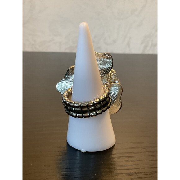 Adjustable Stretch Silver Tone Flower and Clear Rhinestone Ring - Picture 4 of 4